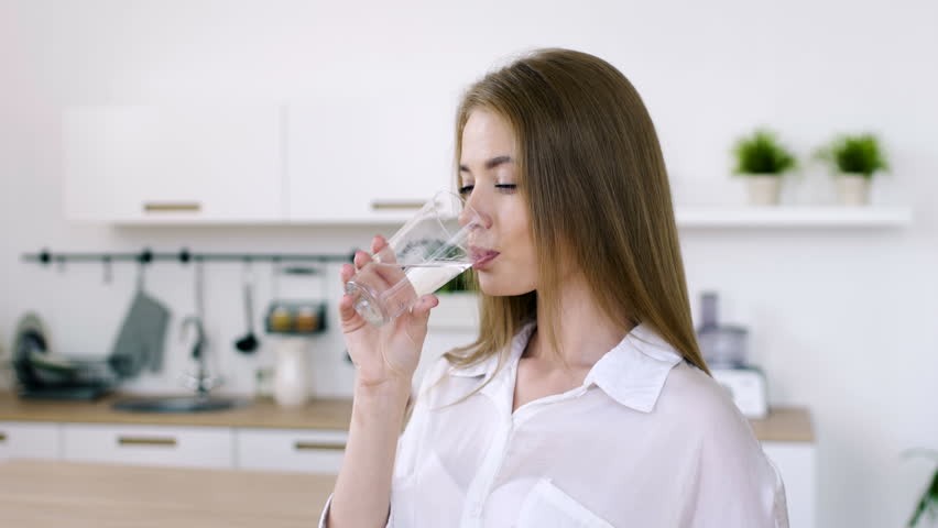 Đảm bảo uống nước sạch, đủ tiêu chuẩn và đủ lượng nước mỗi ngày